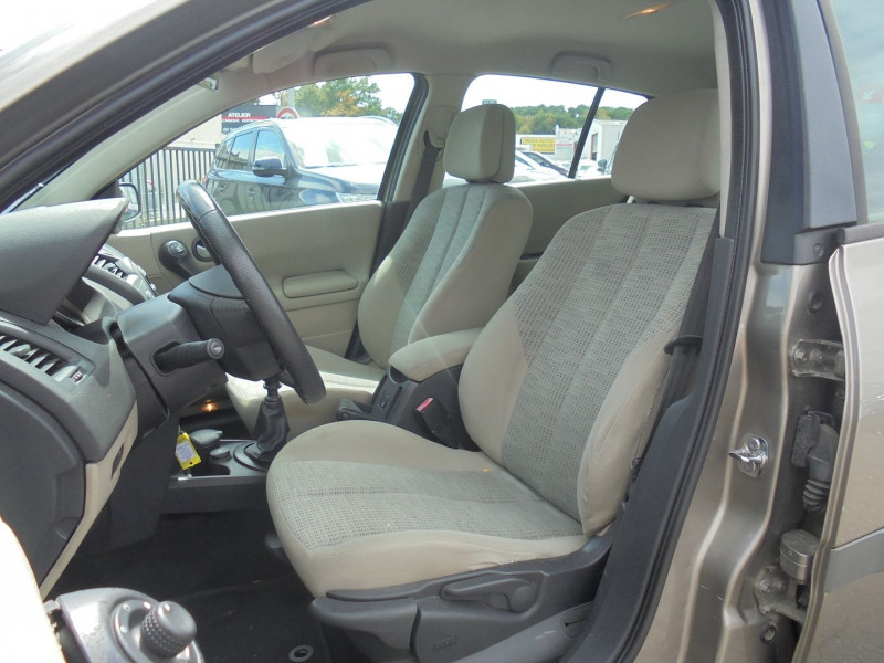 Photo 6 de l'offre de RENAULT MEGANE II 1.5 DCI 105CH IMPULSION 5P à 5490€ chez Agence AVR Automobile