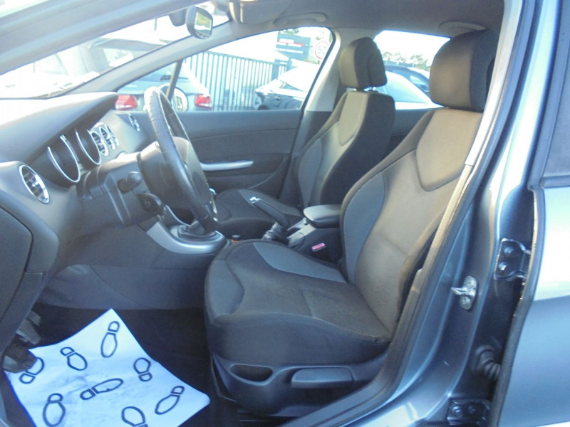 Photo 6 de l'offre de PEUGEOT 308 1.6 HDI110 PREMIUM PACK FAP BVM6 5P à 4990€ chez Agence AVR Automobile