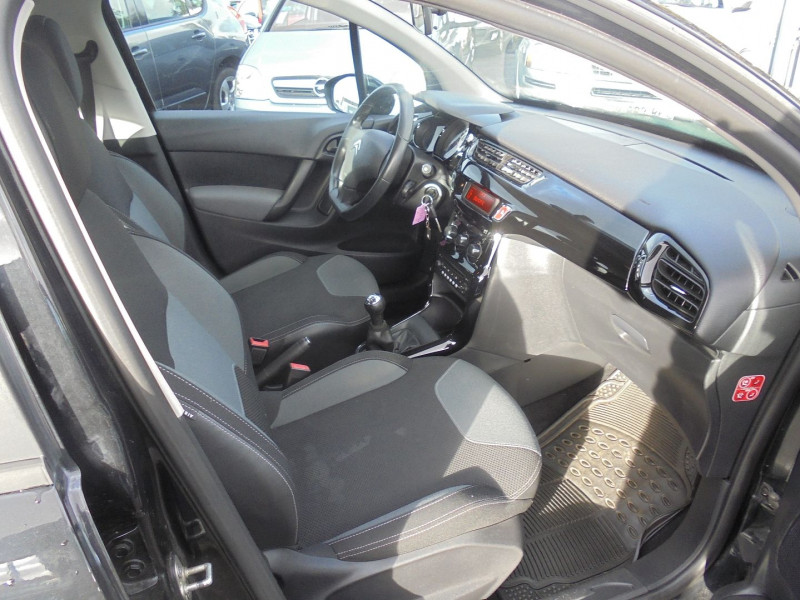Photo 9 de l'offre de CITROEN C3 1.0 PURETECH ATTRACTION à 7990€ chez Agence AVR Automobile