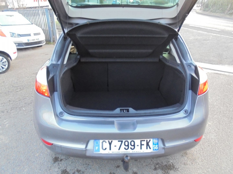 Photo 10 de l'offre de RENAULT MEGANE III 1.5 DCI 110CH BOSE EDC ECO² à 10490€ chez Agence AVR Automobile
