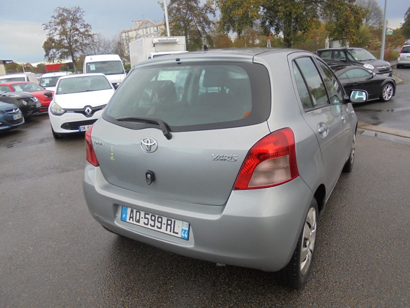 Photo 2 de l'offre de TOYOTA YARIS 90 D-4D LUNA PACK 5P à 4890€ chez Agence AVR Automobile