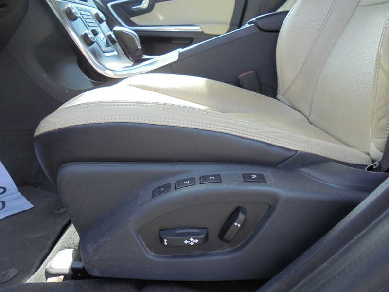 Photo 8 de l'offre de VOLVO V60 D3 136CH START&STOP SUMMUM GEARTRONIC à 11890€ chez Agence AVR Automobile