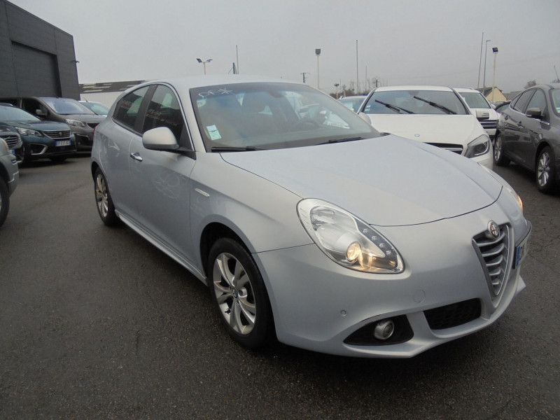 Photo 10 de l'offre de ALFA ROMEO GIULIETTA 1.6 JTDM 105CH DISTINCTIVE STOP&START à 8990€ chez Agence AVR Automobile