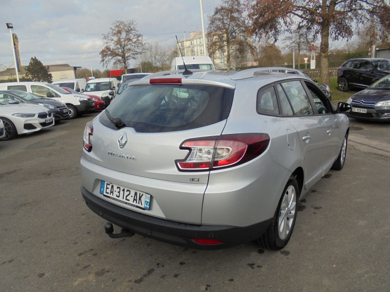 Photo 2 de l'offre de RENAULT MEGANE III ESTATE 1.5 DCI 110CH ENERGY BUSINESS ECO² à 6890€ chez Agence AVR Automobile