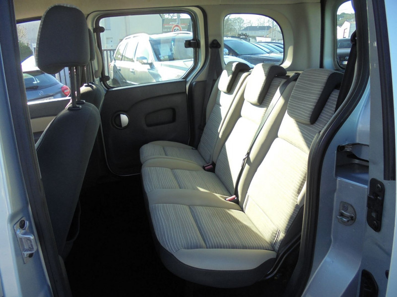 Photo 7 de l'offre de RENAULT KANGOO II 1.5 DCI 90CH FAP EXPRESSION à 5890€ chez Agence AVR Automobile