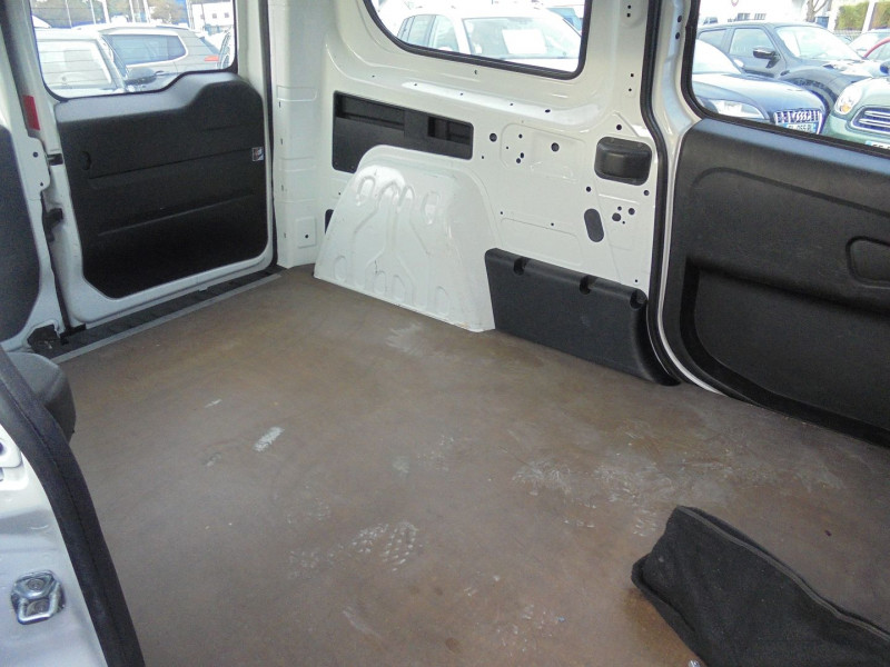 Photo 5 de l'offre de FIAT DOBLO CARGO MAXI 1.3 MULTIJET 16V 95 CV PACK à 12890€ chez Agence AVR Automobile