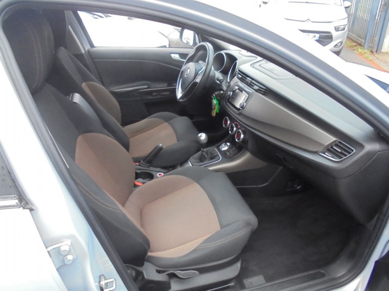 Photo 9 de l'offre de ALFA ROMEO GIULIETTA 1.6 JTDM 105CH DISTINCTIVE STOP&START à 8990€ chez Agence AVR Automobile