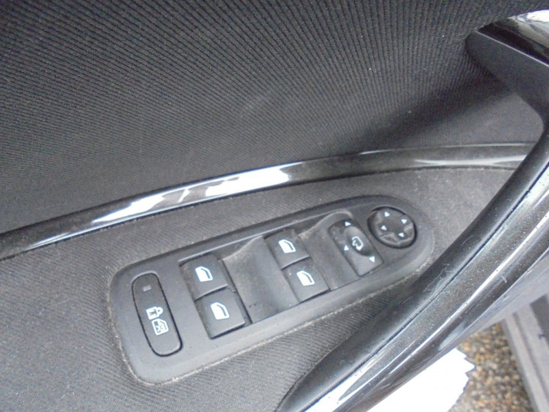 Photo 8 de l'offre de CITROEN C5 1.6 THP 155CH EXCLUSIVE à 9890€ chez Agence AVR Automobile