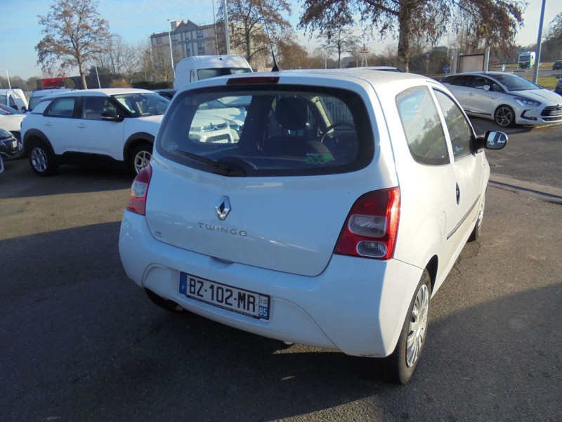 Photo 2 de l'offre de RENAULT TWINGO 1.5 DCI 75CH AIR à 3990€ chez Agence AVR Automobile