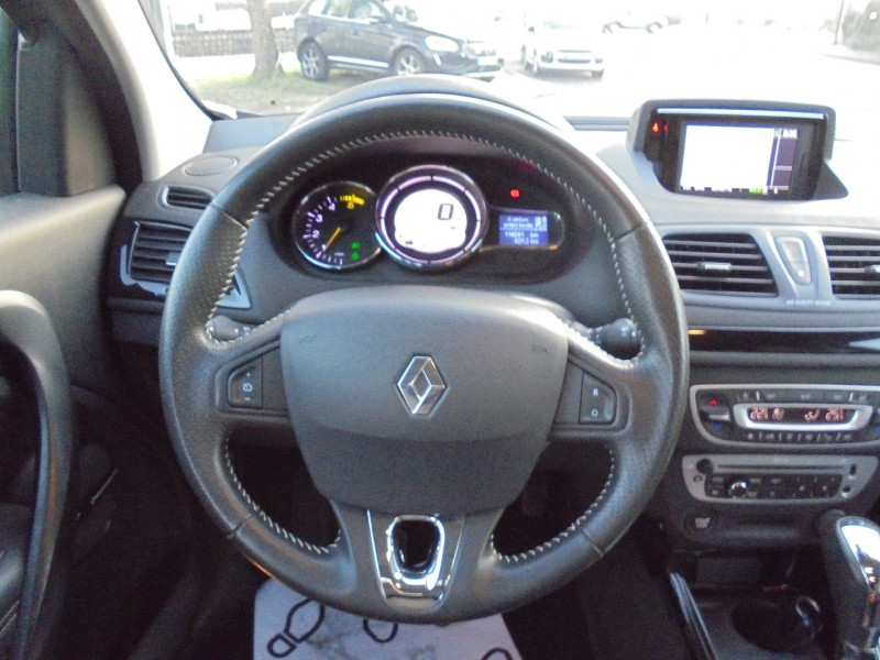 Photo 3 de l'offre de RENAULT MEGANE III 1.5 DCI 110CH BOSE EDC ECO² à 10490€ chez Agence AVR Automobile