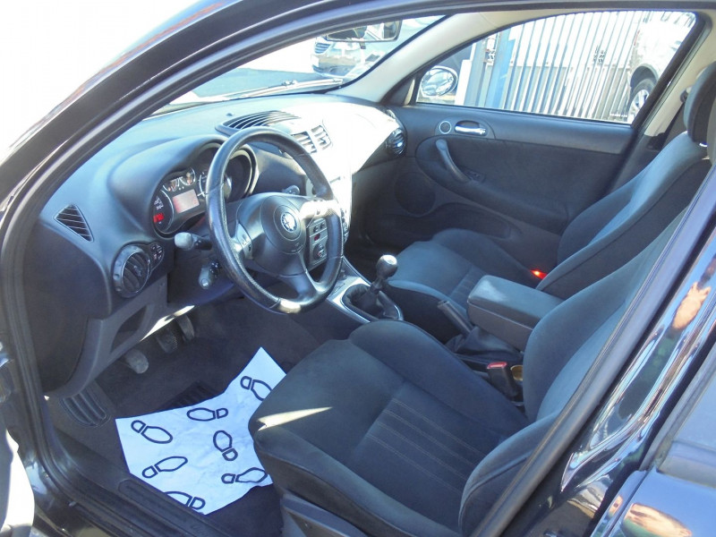 Photo 4 de l'offre de ALFA ROMEO 147 1.9 JTD120 MULTIJET DISTINCTIVE 5P à 4890€ chez Agence AVR Automobile