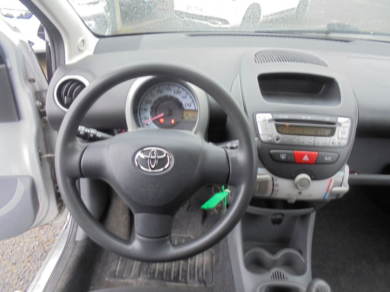 Photo 3 de l'offre de TOYOTA AYGO 1.0 VVT-I 68CH CONFORT 3P à 4890€ chez Agence AVR Automobile