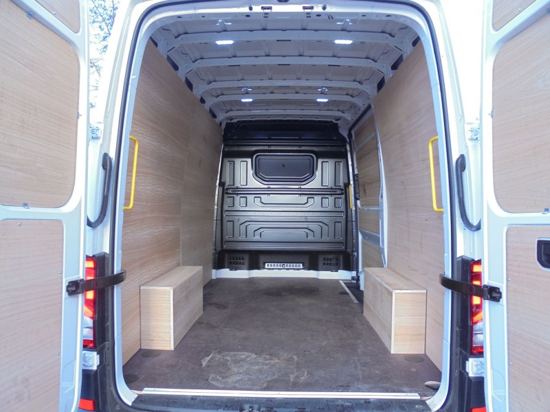 Photo 6 de l'offre de VOLKSWAGEN CRAFTER FG 30 L3H3 2.0 TDI 140CH BUSINESS LINE PLUS TRACTION à 39490€ chez Agence AVR Automobile