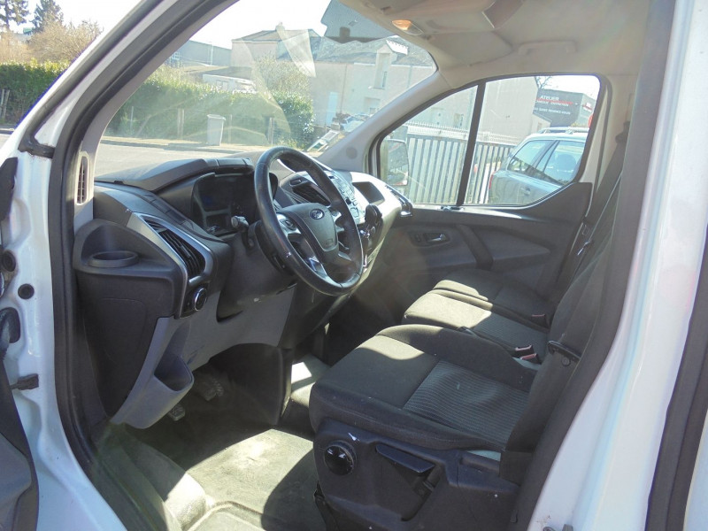 Photo 3 de l'offre de FORD TRANSIT CCB 330C 2.2 TDCI 125CH TRACTION à 12990€ chez Agence AVR Automobile