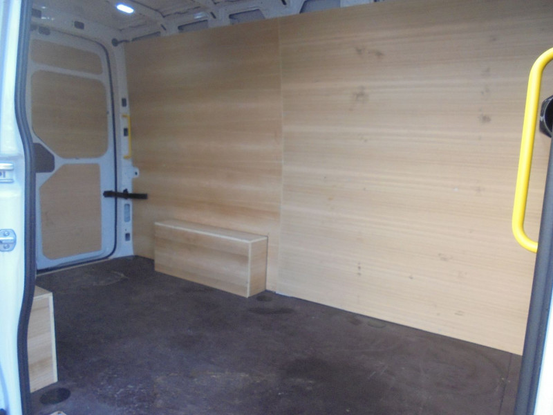 Photo 7 de l'offre de VOLKSWAGEN CRAFTER FG 30 L3H3 2.0 TDI 140CH BUSINESS LINE PLUS TRACTION à 39490€ chez Agence AVR Automobile