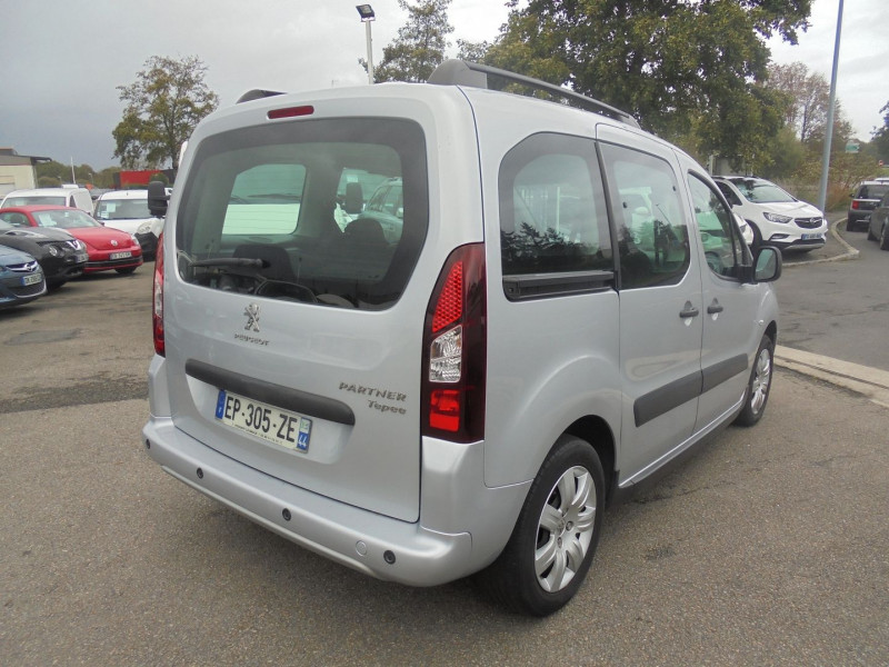 Photo 2 de l'offre de PEUGEOT PARTNER TEPEE 1.6 BLUEHDI 100CH OUTDOOR S&S à 13890€ chez Agence AVR Automobile