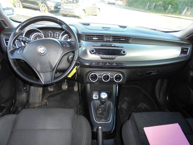 Photo 3 de l'offre de ALFA ROMEO GIULIETTA 2.0 JTDM140 DISTINCTIVE STOP&START à 6890€ chez Agence AVR Automobile