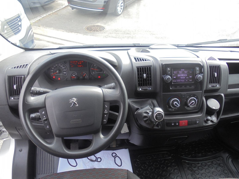Photo 5 de l'offre de PEUGEOT BOXER FG 330 L2H2 2.2 BLUEHDI S&S 120CH PREMIUM à 24990€ chez Agence AVR Automobile