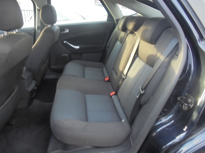Photo 7 de l'offre de FORD MONDEO 1.6 TI-VCT 125CH GHIA 4P à 6890€ chez Agence AVR Automobile