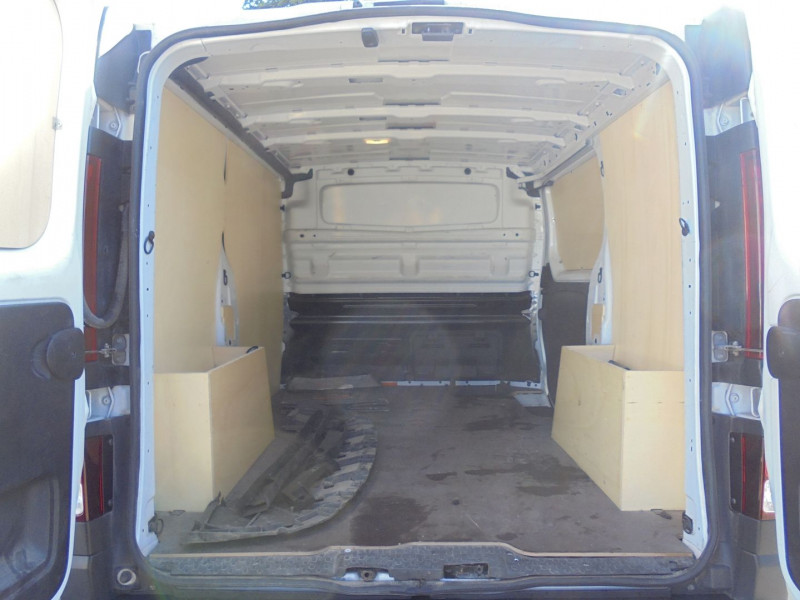Photo 5 de l'offre de RENAULT TRAFIC III FG L1H1 1000 1.6 DCI 120CH GRAND CONFORT EURO6 à 21890€ chez Agence AVR Automobile