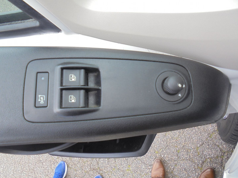 Photo 10 de l'offre de PEUGEOT BOXER FG 330 L2H2 2.2 BLUEHDI S&S 120CH PREMIUM à 24990€ chez Agence AVR Automobile