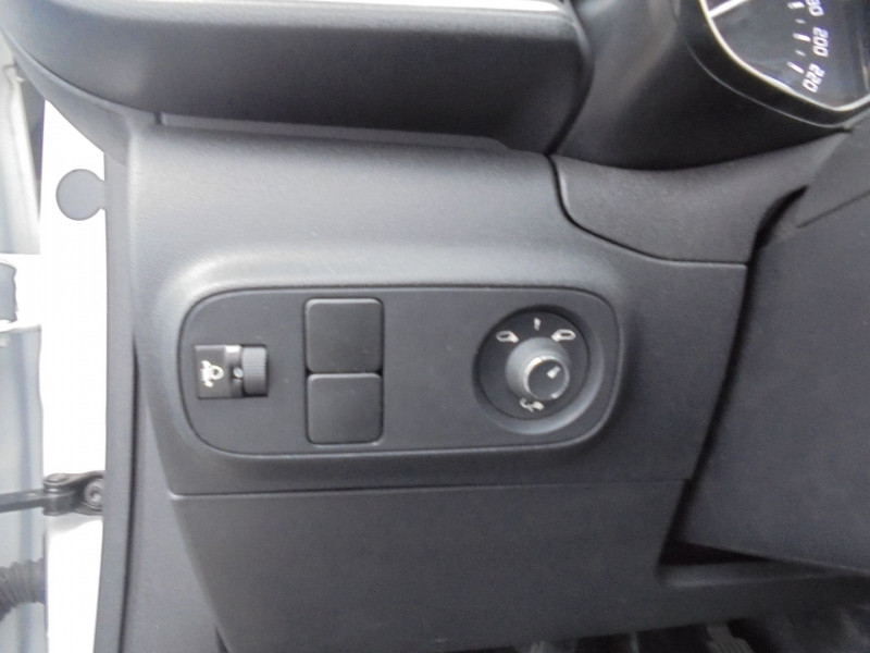 Photo 13 de l'offre de CITROEN C3 1.5 BLUEHDI 100CH S&S FEEL AUTO-ÉCOLE à 11990€ chez Agence AVR Automobile