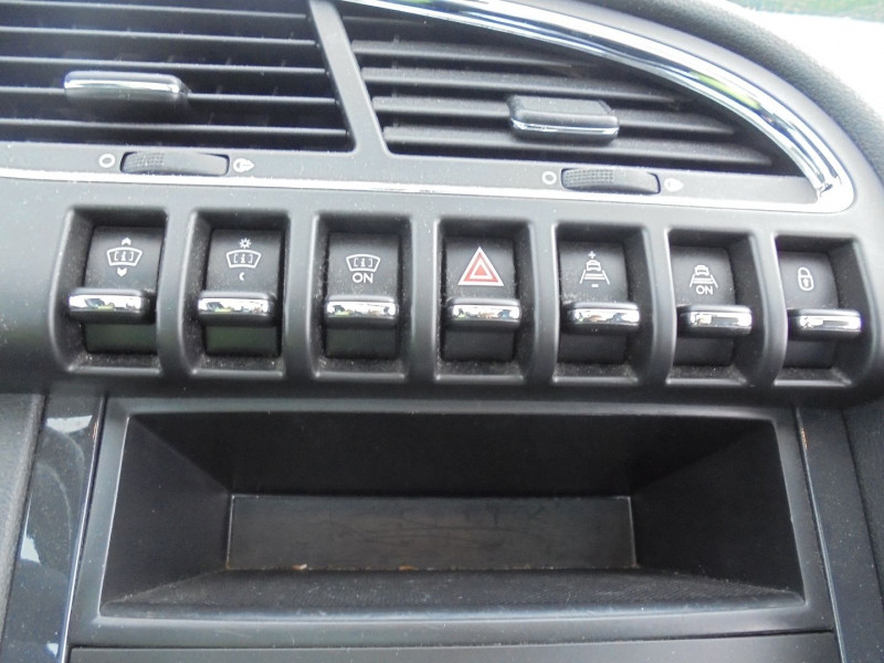 Photo 11 de l'offre de PEUGEOT 3008 1.6 HDI115 FAP ALLURE à 8990€ chez Agence AVR Automobile