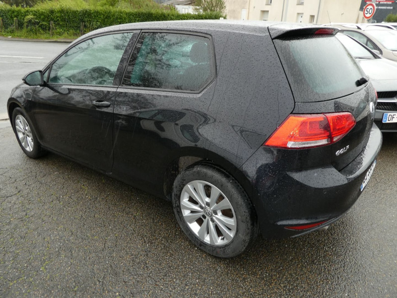 Photo 4 de l'offre de VOLKSWAGEN GOLF VII 1.6 TDI 105CH BLUEMOTION TECHNOLOGY FAP CONFORTLINE 3P à 8890€ chez Agence AVR Automobile