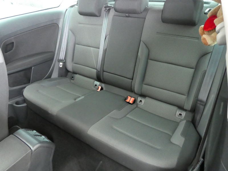 Photo 6 de l'offre de VOLKSWAGEN GOLF VII 1.6 TDI 105CH BLUEMOTION TECHNOLOGY FAP CONFORTLINE 3P à 8890€ chez Agence AVR Automobile