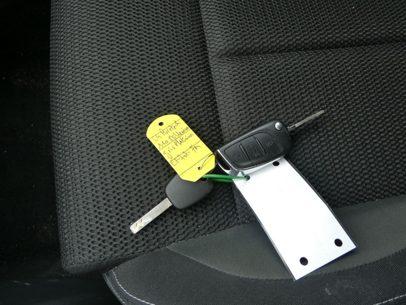 Photo 16 de l'offre de CITROEN C4 PURETECH 110CH MILLENIUM à 11890€ chez Agence AVR Automobile