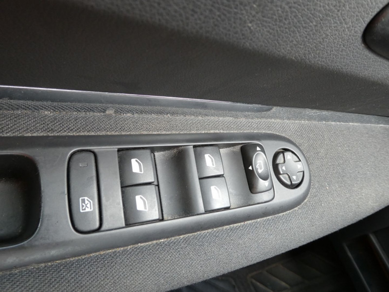Photo 13 de l'offre de PEUGEOT 3008 1.2 PURETECH STYLE II S&S à 10890€ chez Agence AVR Automobile