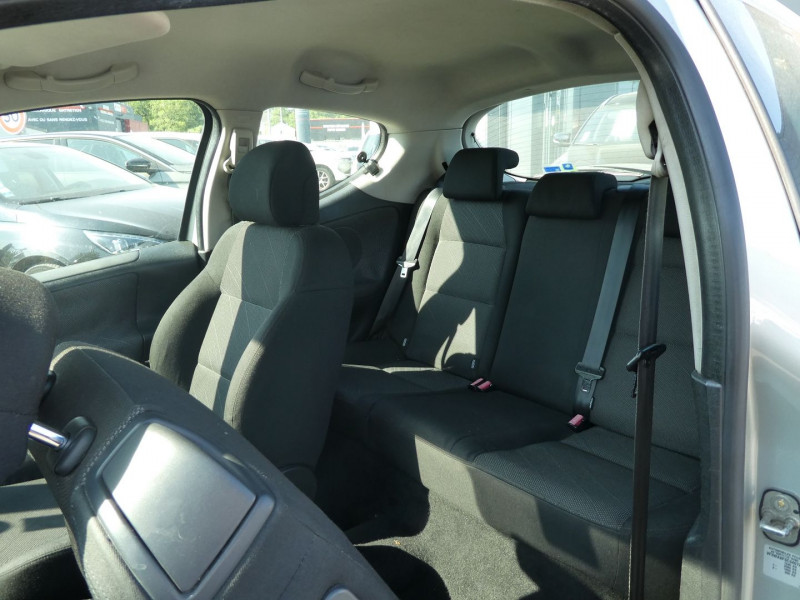 Photo 8 de l'offre de PEUGEOT 207 1.4 VTI 16V PREMIUM 3P à 5490€ chez Agence AVR Automobile
