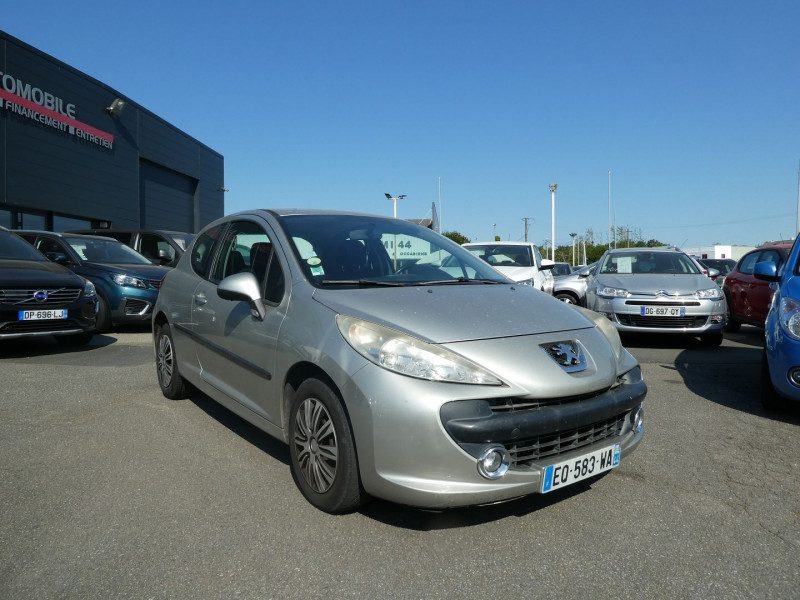 Photo 2 de l'offre de PEUGEOT 207 1.4 VTI 16V PREMIUM 3P à 5490€ chez Agence AVR Automobile