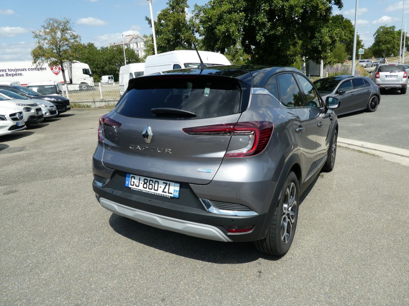 Photo 2 de l'offre de RENAULT CAPTUR II 1.6 E-TECH HYBRIDE 145CH INTENS -21 à 23890€ chez Agence AVR Automobile