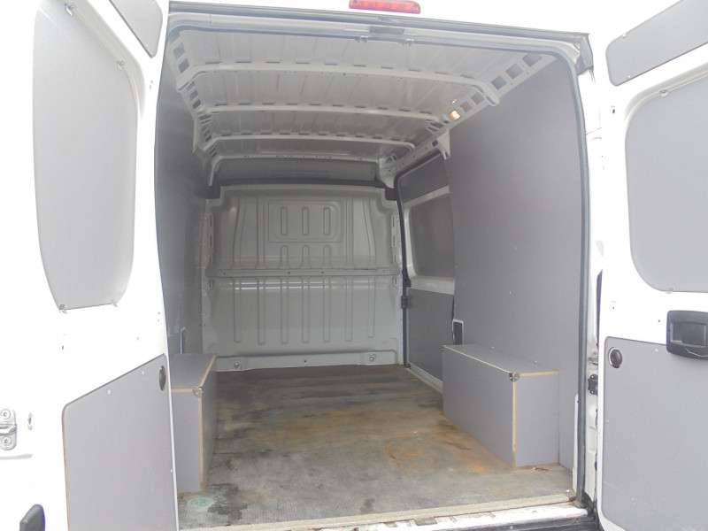 Photo 4 de l'offre de PEUGEOT BOXER FG 330 L2H2 2.2 BLUEHDI S&S 120CH PREMIUM à 23990€ chez Agence AVR Automobile