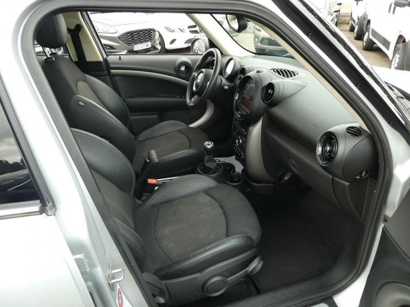 Photo 8 de l'offre de MINI COUNTRYMAN COOPER D 112CH ALL4 à 10890€ chez Agence AVR Automobile