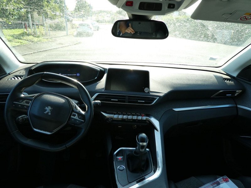 Photo 8 de l'offre de PEUGEOT 3008 1.2 PURETECH 130CH S&S ALLURE à 18490€ chez Agence AVR Automobile