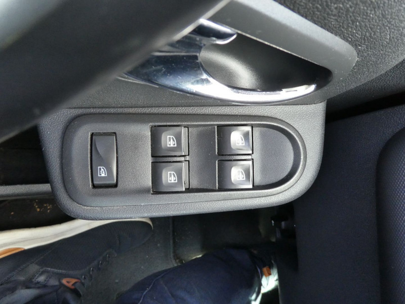 Photo 12 de l'offre de DACIA DUSTER 1.5 DCI 110CH PRESTIGE 4X2 à 10890€ chez Agence AVR Automobile