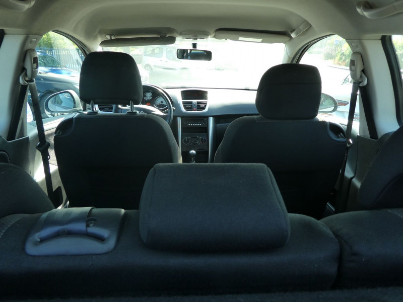 Photo 5 de l'offre de PEUGEOT 207 1.4 VTI 16V PREMIUM 3P à 5490€ chez Agence AVR Automobile