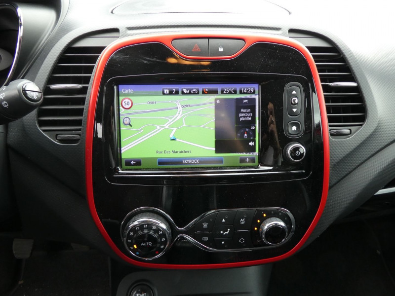 Photo 4 de l'offre de RENAULT CAPTUR 0.9 TCE 90CH STOP&START ENERGY HELLY HANSEN ECO² à 9490€ chez Agence AVR Automobile