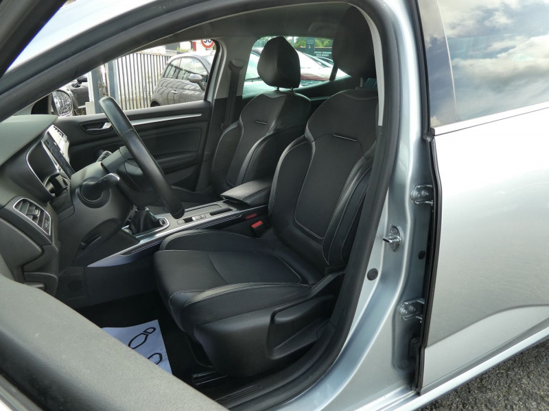 Photo 6 de l'offre de RENAULT MEGANE IV 1.5 BLUE DCI 115CH INTENS -21B à 14990€ chez Agence AVR Automobile