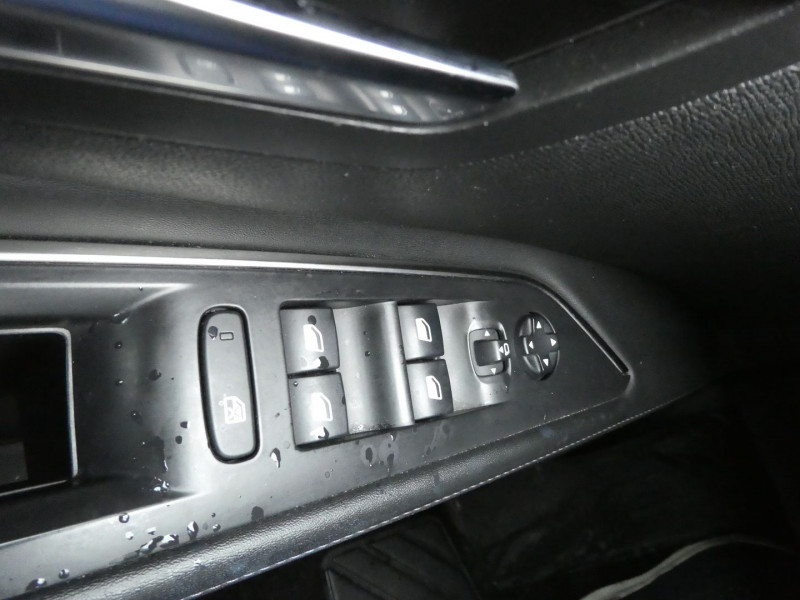 Photo 14 de l'offre de PEUGEOT 5008 1.5 BLUEHDI 130CH E6.C ALLURE S&S 7CV à 17890€ chez Agence AVR Automobile