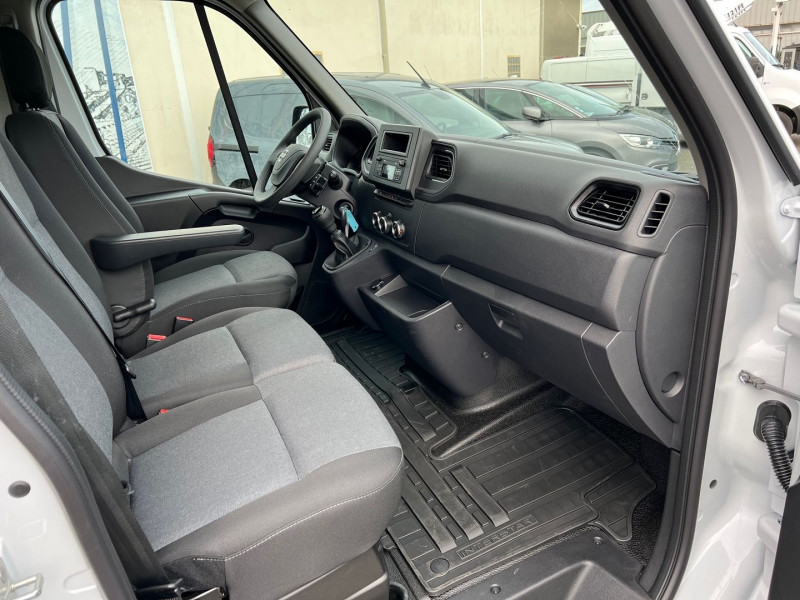 Photo 3 de l'offre de NISSAN INTERSTAR FG L2H2 3T3 2.3 DCI 135CH ACENTA + ATTELAGE à 35940€ chez Bretagne Utilitaires