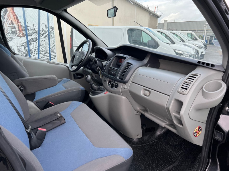 Photo 4 de l'offre de RENAULT TRAFIC CORBILLARD FUNERAIRE CEREMONIE L2H1 2.0 DCI 90CH EXPRESSION à 29940€ chez Bretagne Utilitaires