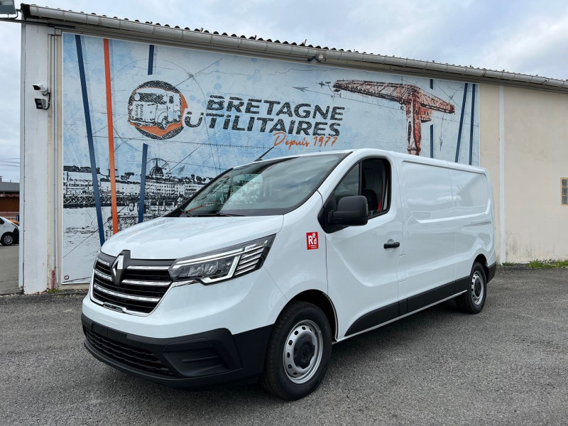 Photo 2 de l'offre de RENAULT TRAFIC III FG L2H1 3T 2.0 BLUE DCI 130CH RED EDITION à 33900€ chez Bretagne Utilitaires