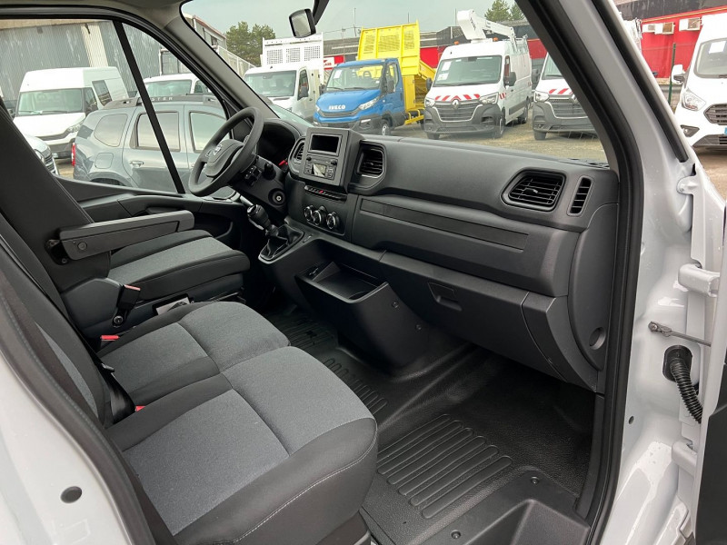 Photo 2 de l'offre de NISSAN INTERSTAR CCB CAISSE 20 M3 + HAYON L3H1 RS TRACTION 3T5 2.3 DCI 145CH S/S ACENTA à 43140€ chez Bretagne Utilitaires