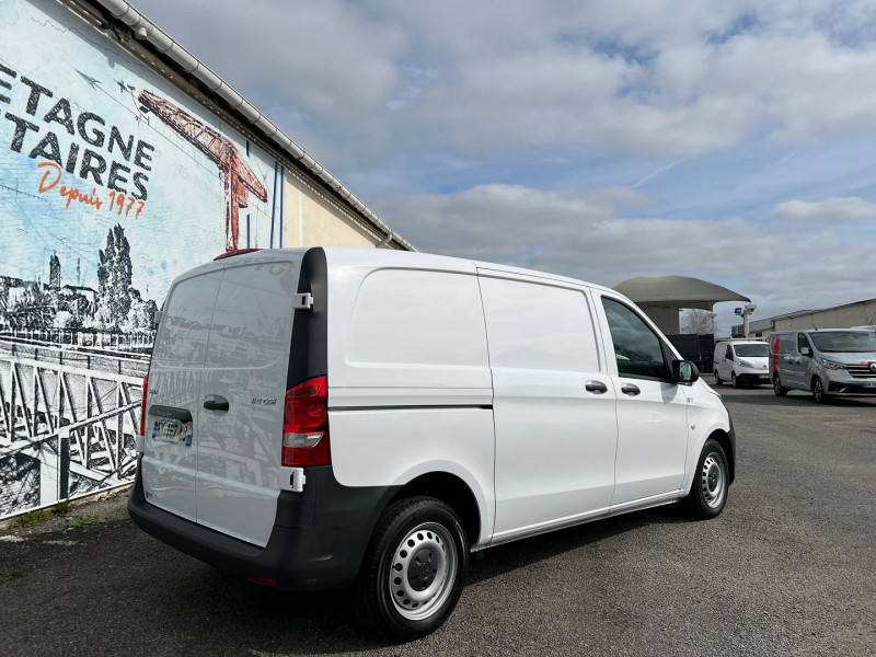Photo 4 de l'offre de MERCEDES-BENZ VITO FG 114 CDI COMPACT FIRST TRACTION + CAMERA DE RECUL à 29340€ chez Bretagne Utilitaires