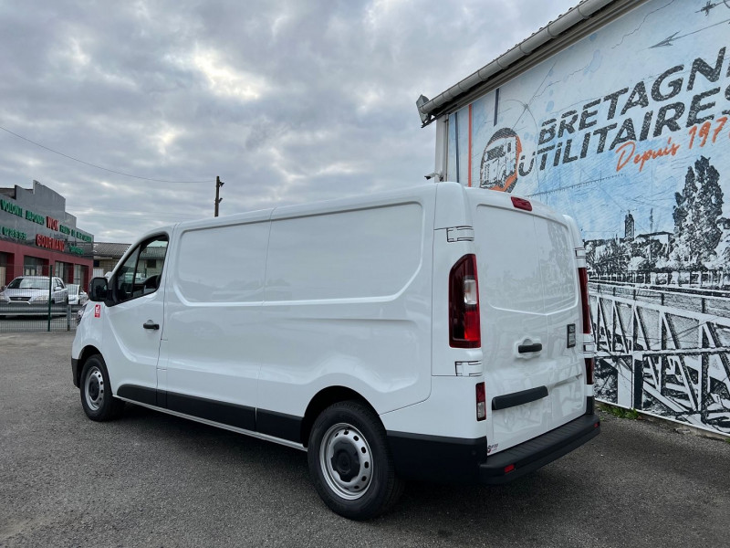 Photo 3 de l'offre de RENAULT TRAFIC III FG BLANC L2H1 3T1 2.0 BLUE DCI 130CH RED EDITION à 33900€ chez Bretagne Utilitaires
