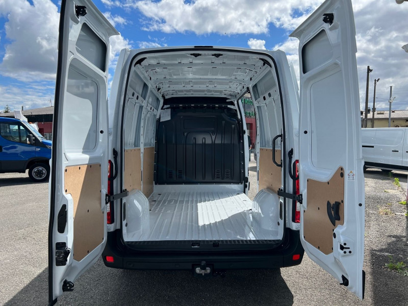 Photo 5 de l'offre de NISSAN INTERSTAR FG BLANC L2H2 3T3 2.3 DCI 135CH ACENTA + ATTELAGE à 35940€ chez Bretagne Utilitaires