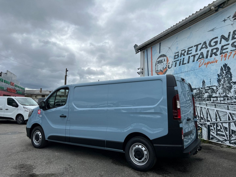 Photo 8 de l'offre de RENAULT TRAFIC III FG BLEU CUMULUS L2H1 3T 2.0 BLUE DCI 170CH EDC RED EDITION + ATTELAGE à 40740€ chez Bretagne Utilitaires